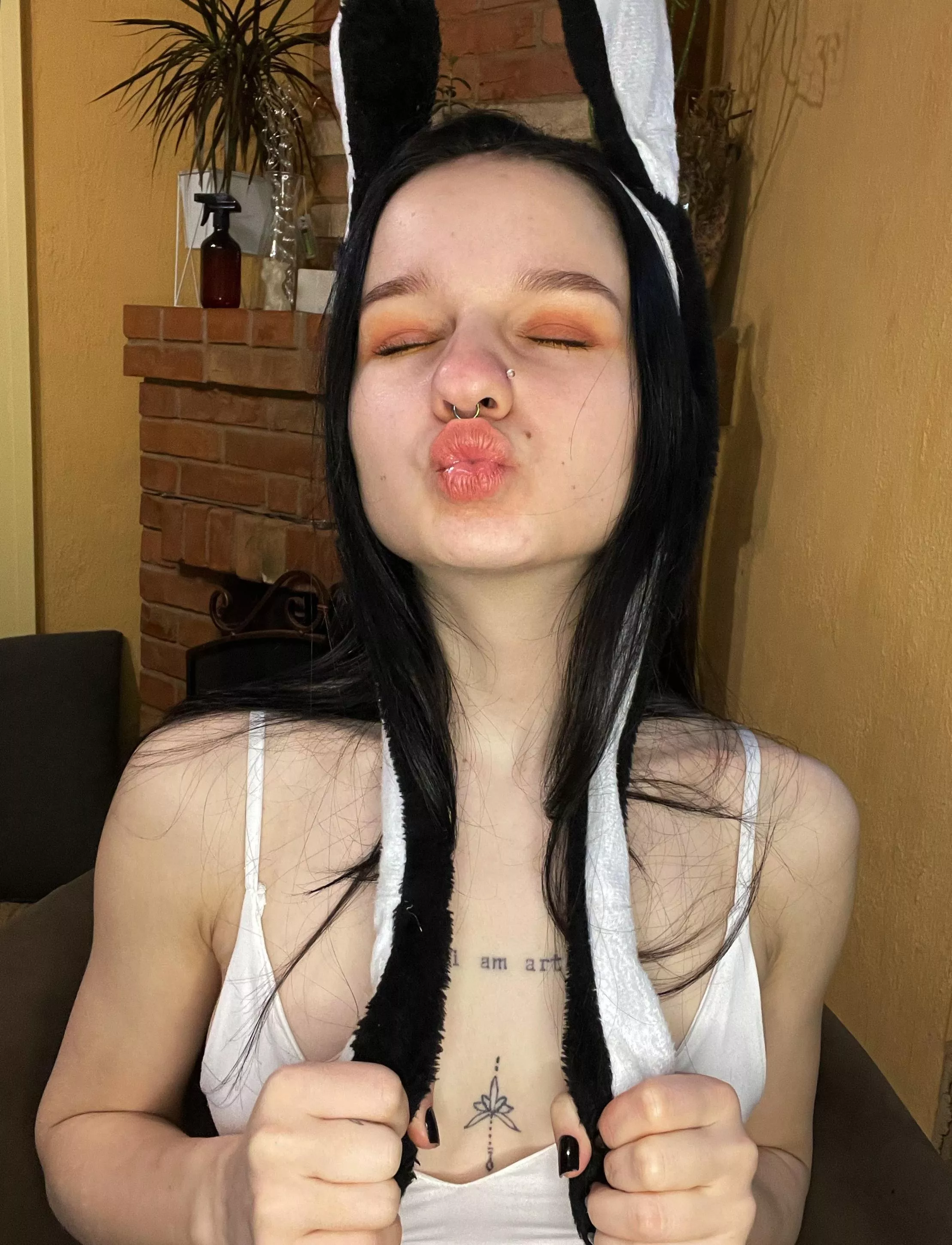 Come here I'll kiss you