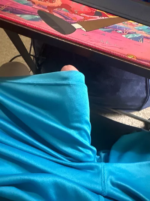 Come pull these shorts off of me 😈😈