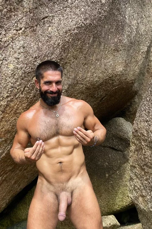 Come to suck it between the rocks