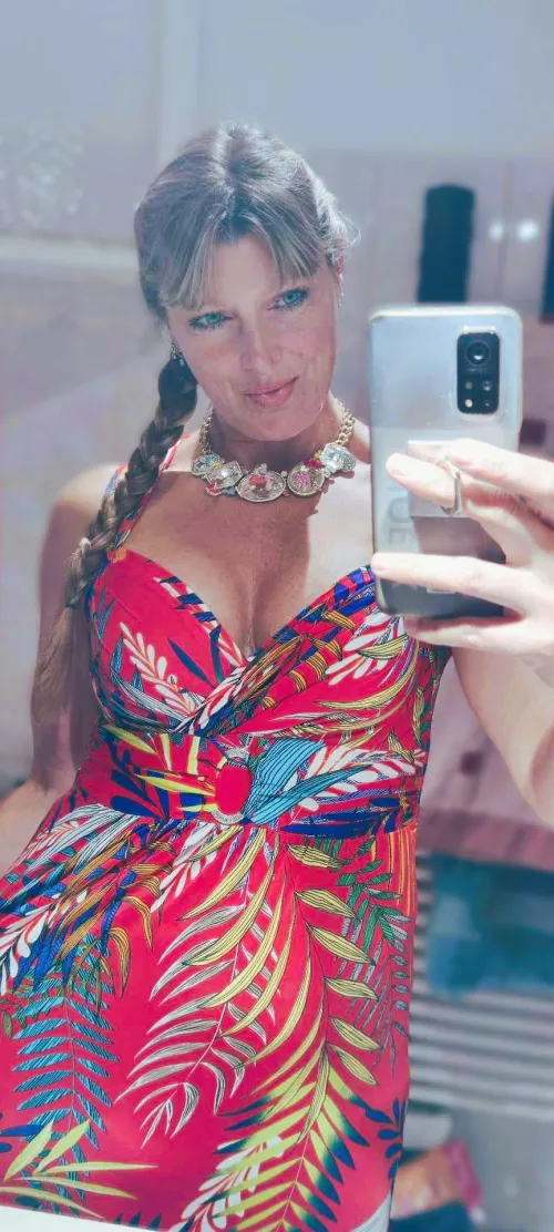 French hello to everyone responding :)