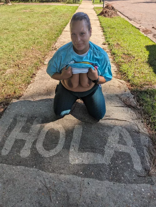 Hola from the outside 