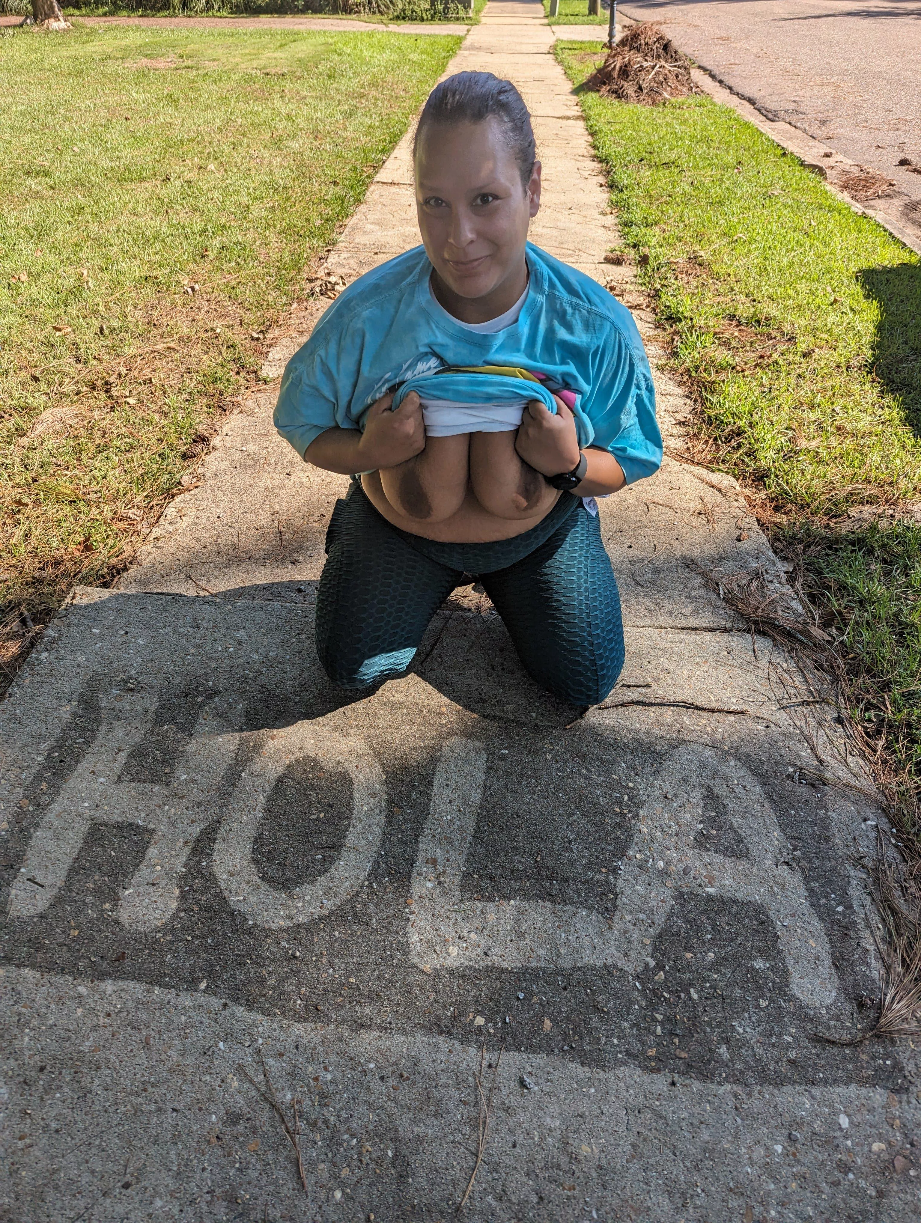 Hola from the outside 