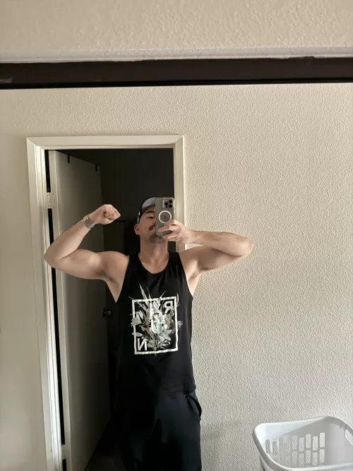 How’s everyone’s Monday going? 💪 