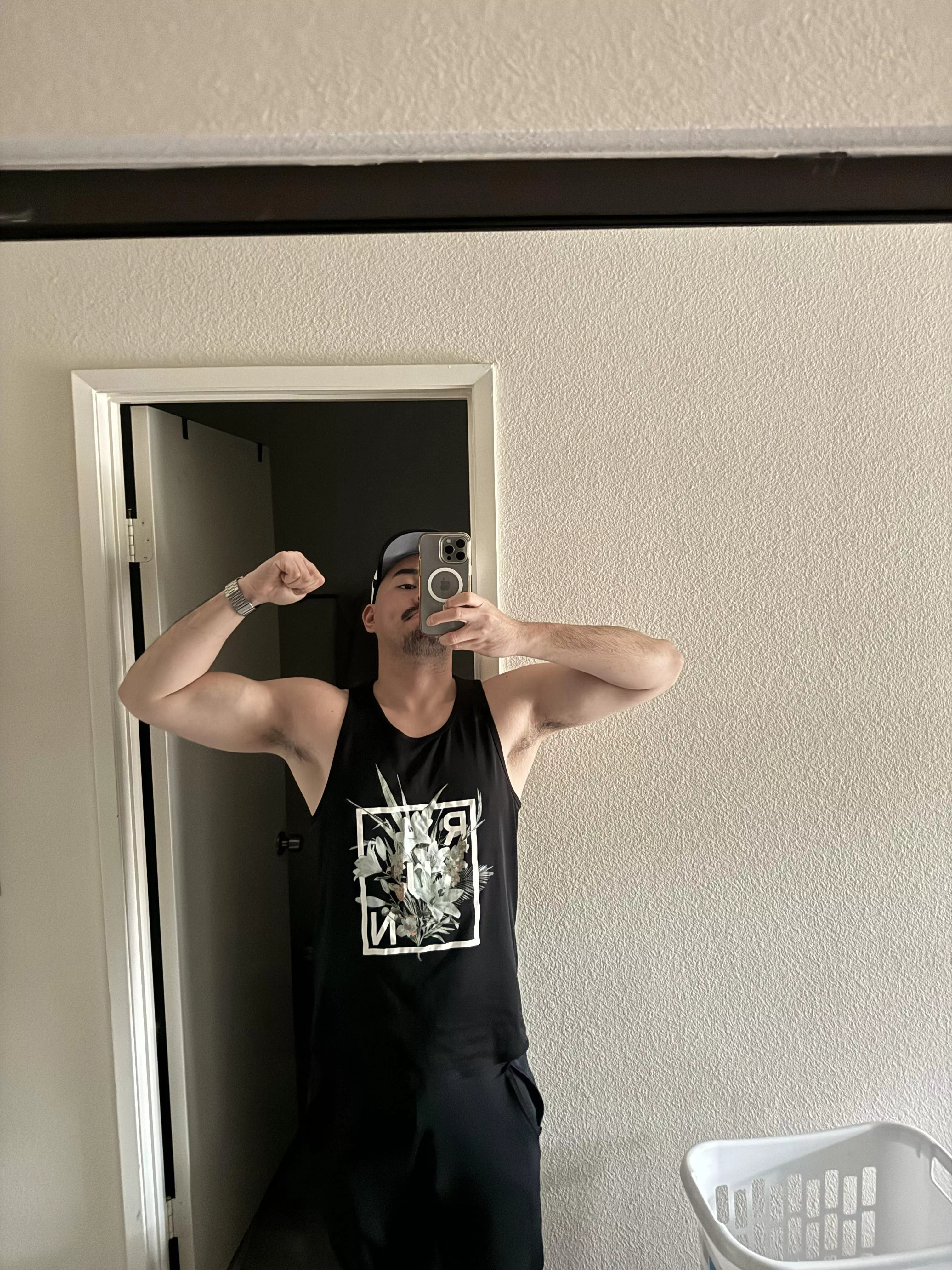 How’s everyone’s Monday going? 💪  How’s everyone’s Monday going? 💪