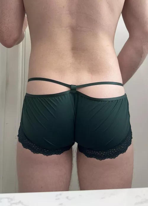 I love this shade of green