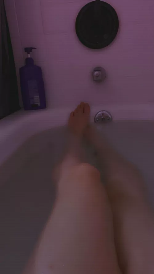 I possess some striking legs 🥰👣