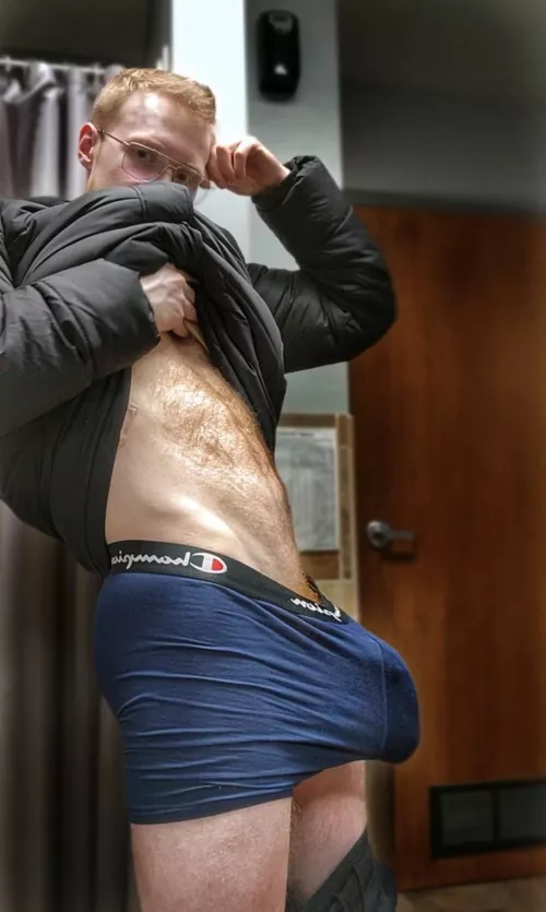 Imagine I'm your personal trainer and I just put you through an intense workout. Now you have to pay back your trainer with your breedable ass in the locker rooms, I wanna see your legs shaking for me! 