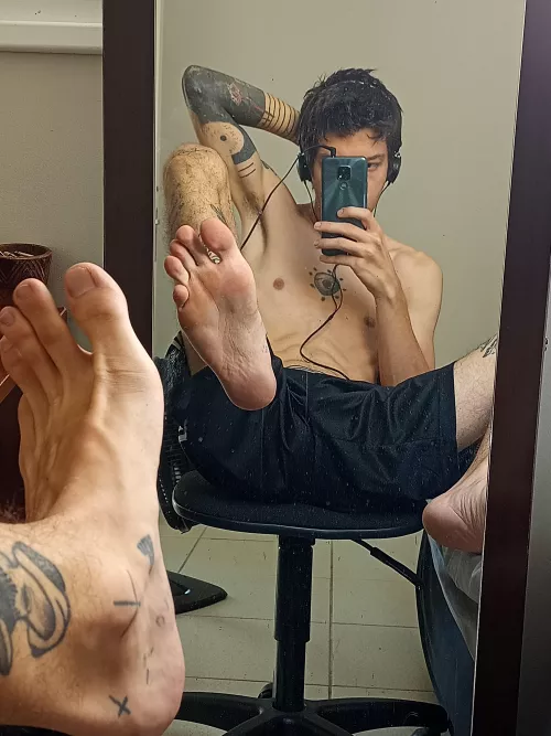 into skinny tattooed boys with a big foot? (and di*k) haha