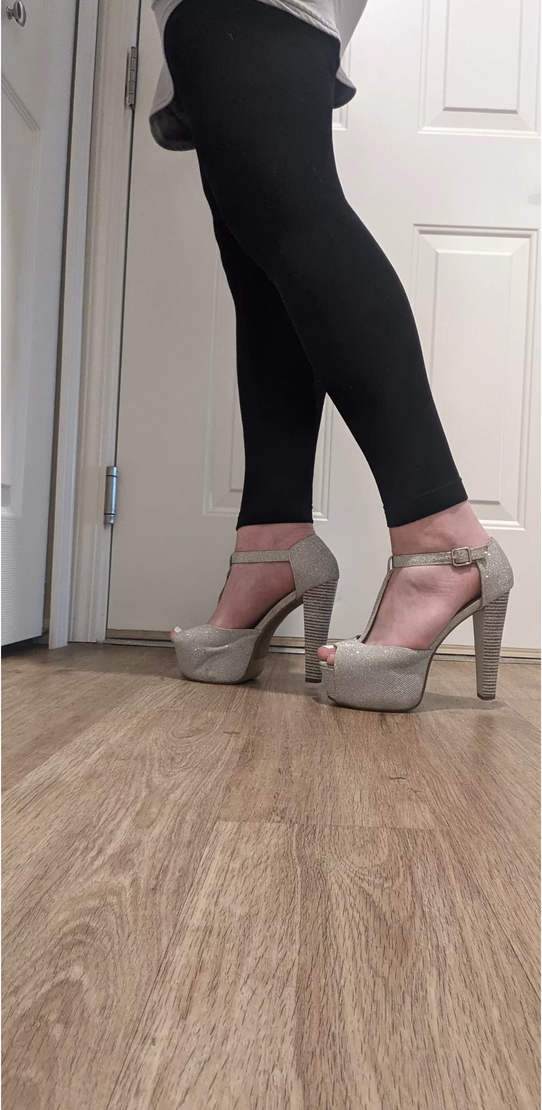 Leggings and heels are my favorite combo 
