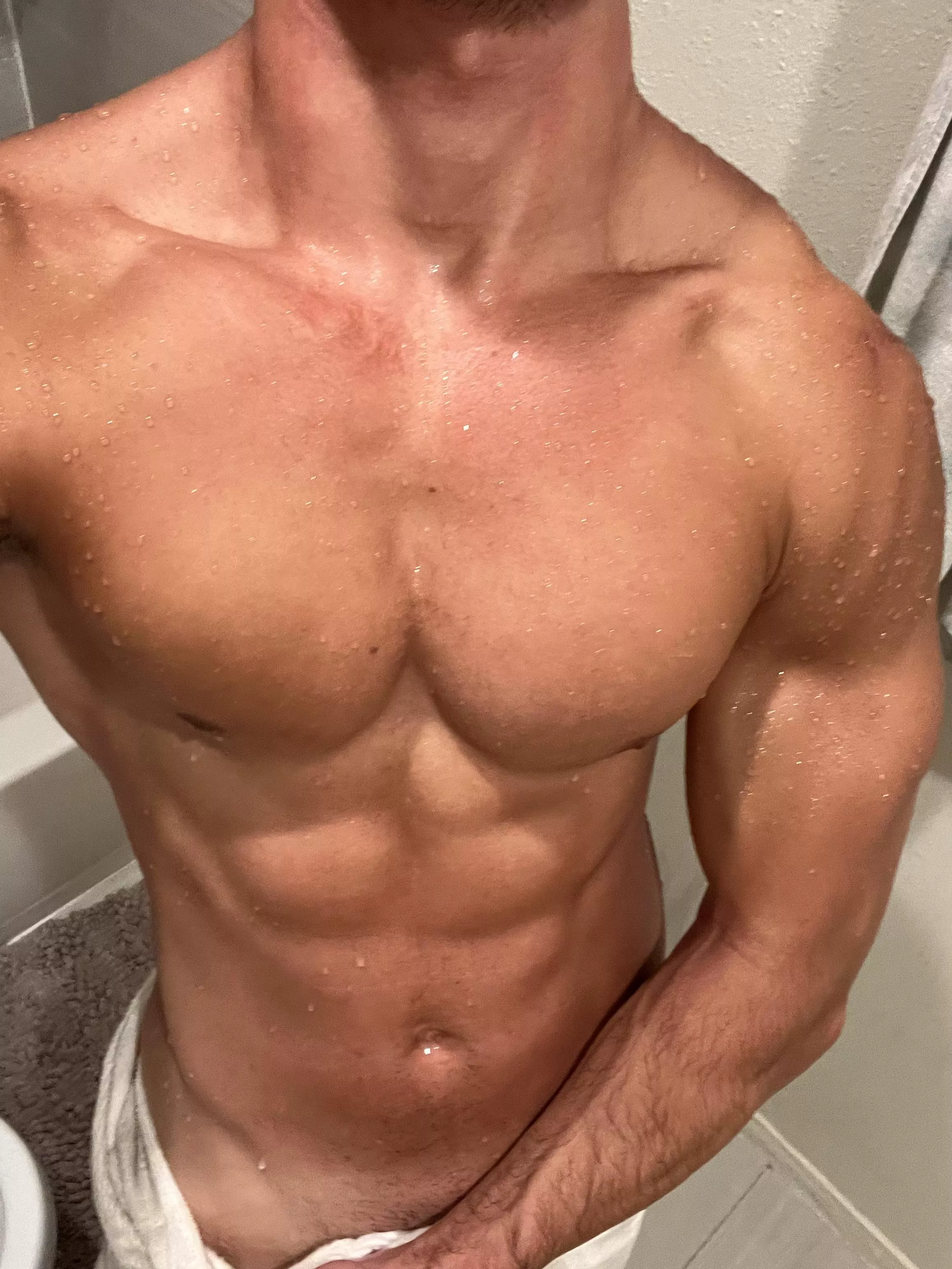 Long hot shower got me feeling like I just hopped out of a sauna 😎😎