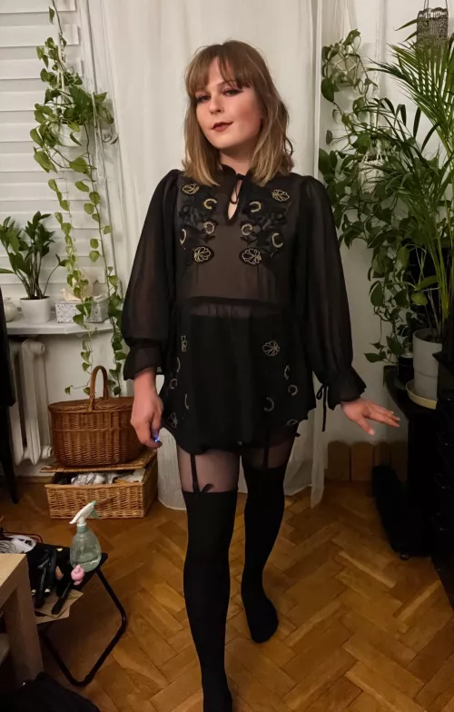 My legs need some attention 🥺❤️