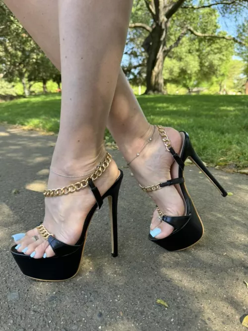 New heels with chains 🥰