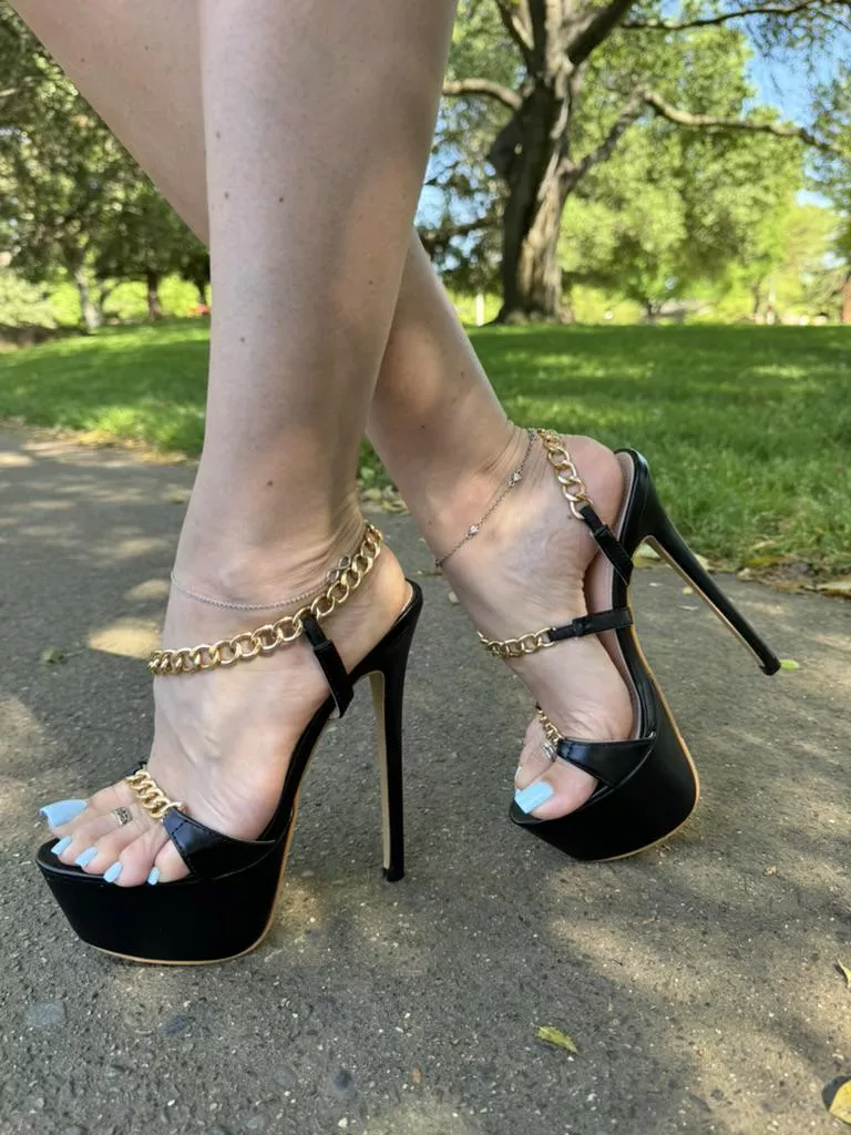 New heels with chains 🥰