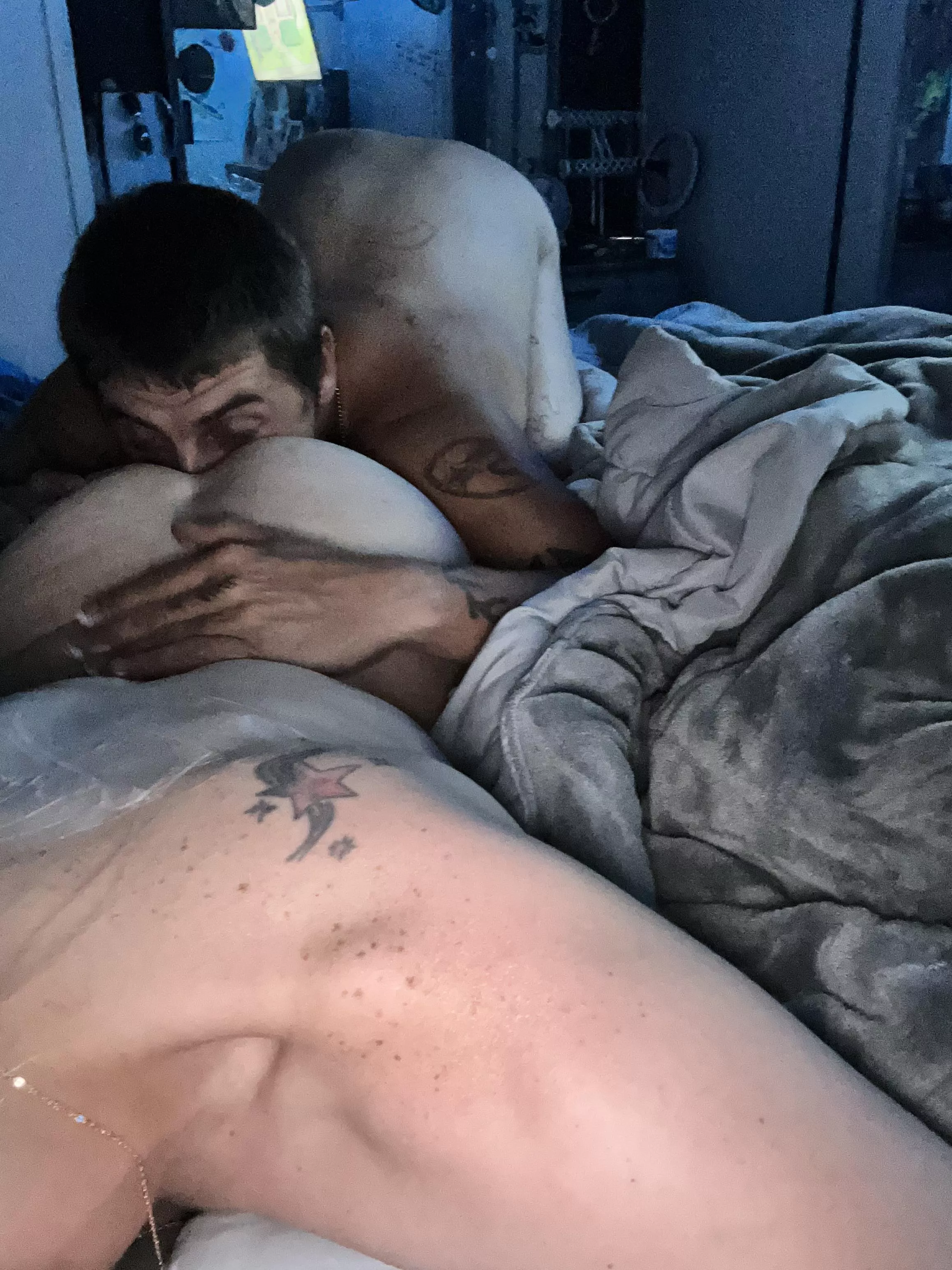 She loves it when I eat her ass and pussy from behind👅💦💦