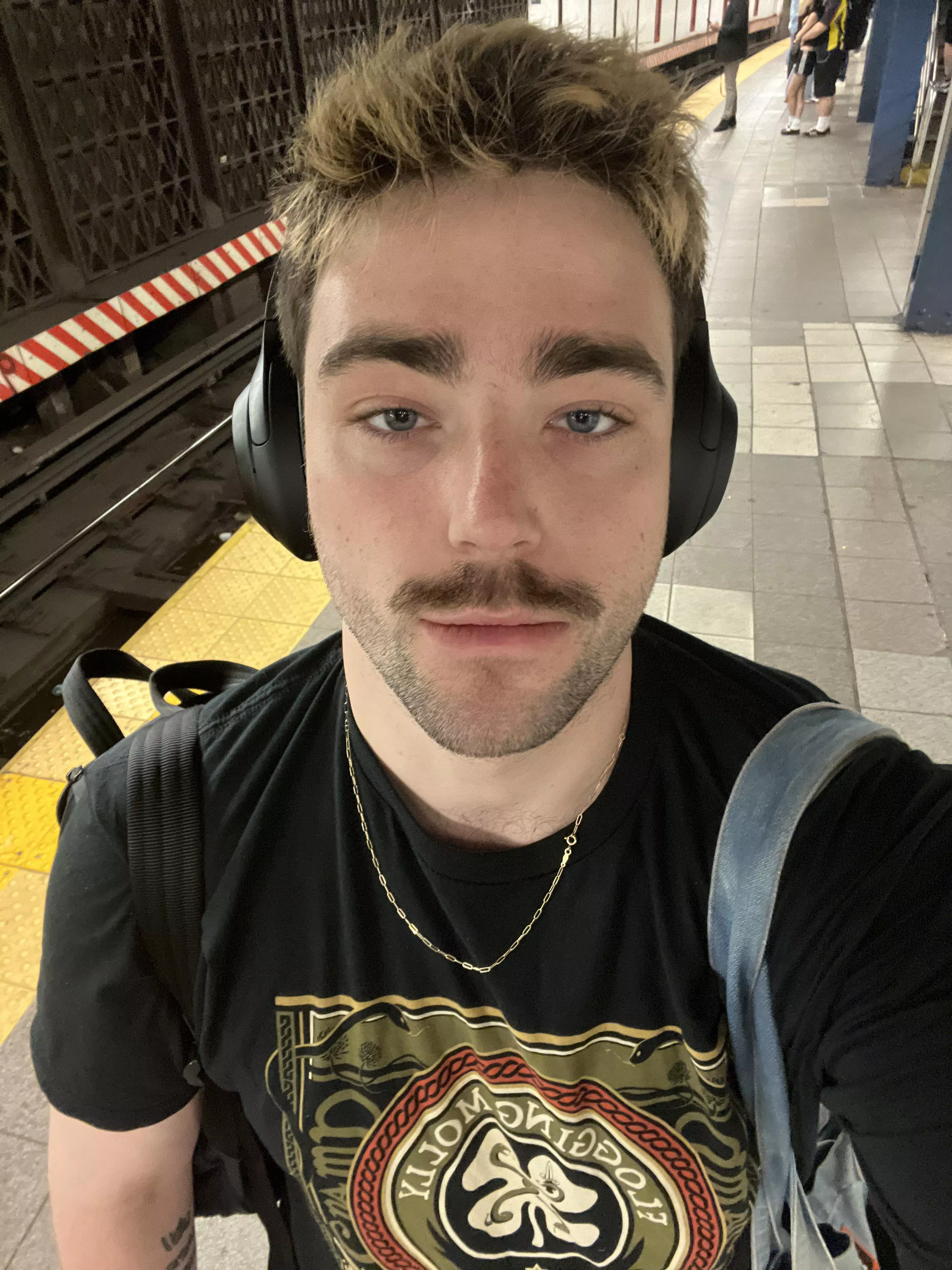 Spring is here… tee-shirts and shorts weather! 