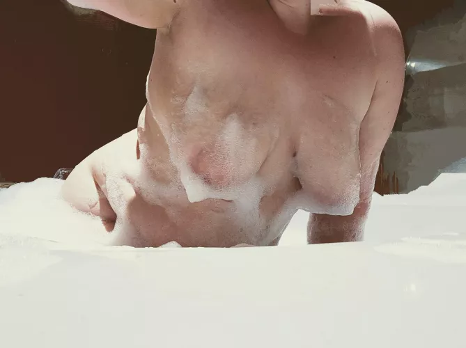 Sunday bubble baths got me in the mood 😏