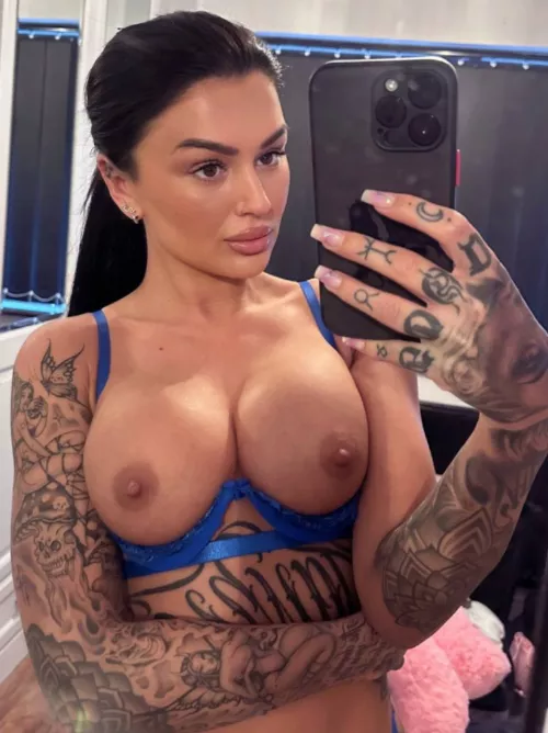 They look sooo good in mirror selfies