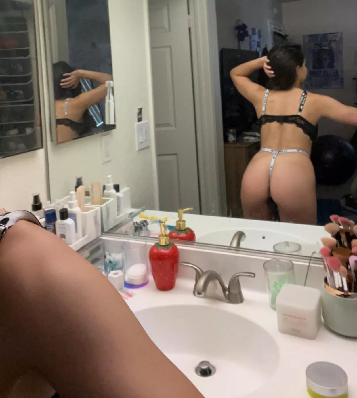 This tiny Latin girl is begging to be railed 