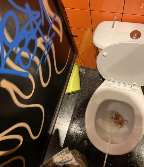 would you like to see me peeing here? 