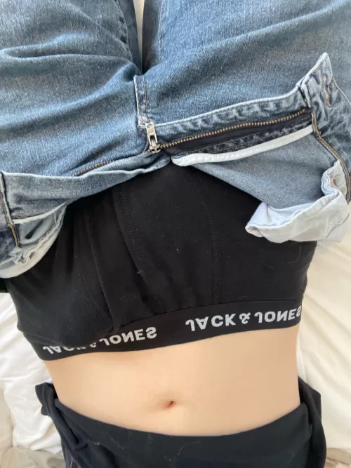 Young guy looking for fit young or fit old prefer dutch and uncut but no necessary:) dm me