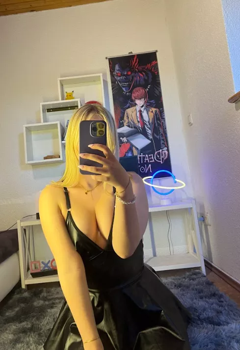 your latex mommy will use your cucky body 