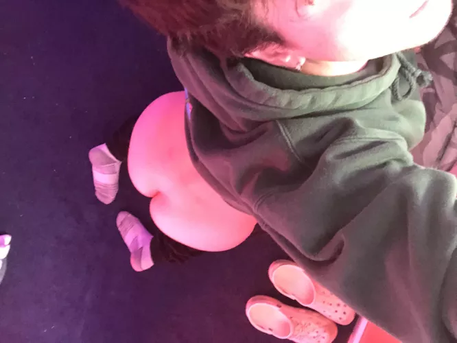 [18] gosh I love “straight” bois >:3