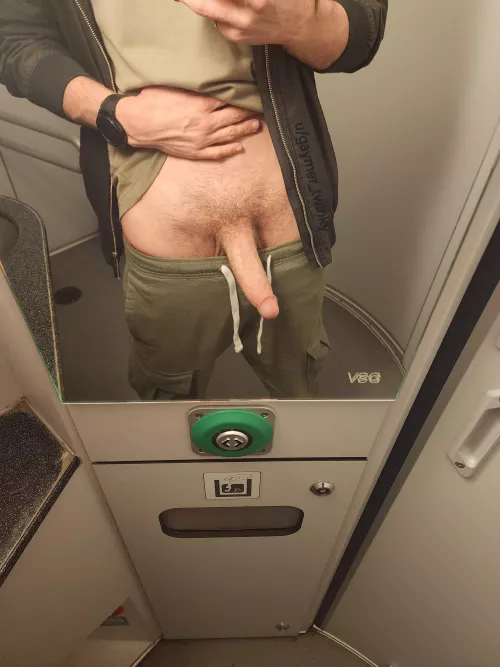 [18]too bad I'm all alone in the train toilets