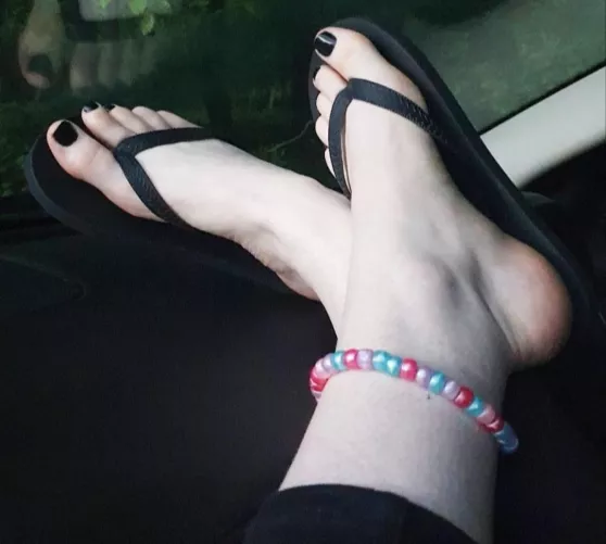 A guy took me for a drive so I sat with my feet up just to tease him 😈 😋 