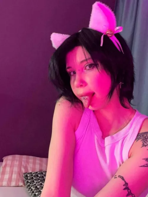 A young kitty with piercings who wants to become an obedient bitch, that's me