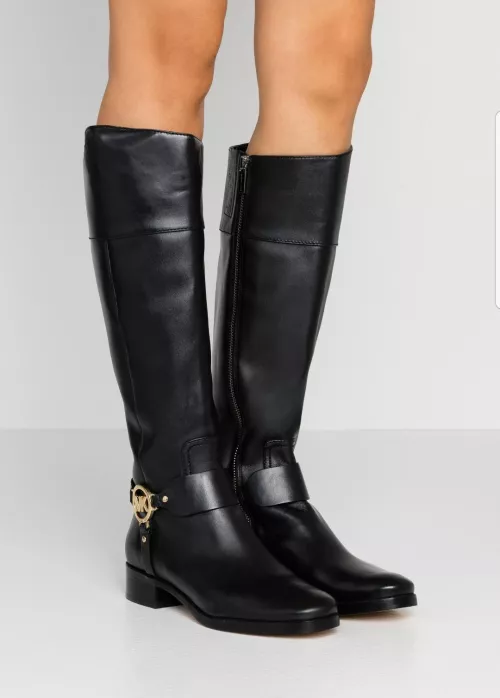 Anyone owns these MK boots?