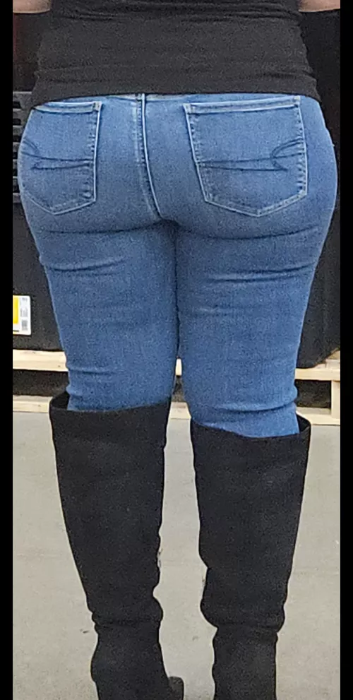 Blue jeans black boots 