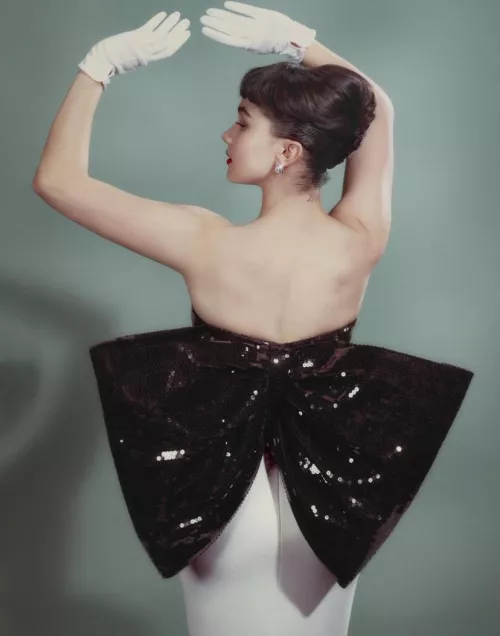 Cailee Spaeny is sexy