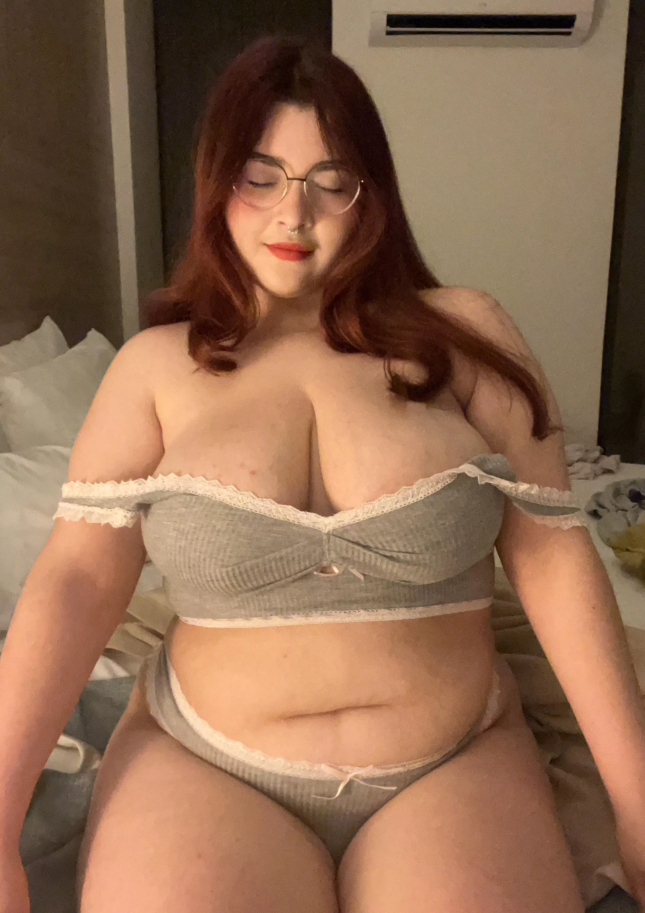 ˙⟡♡⊹.can i be your [sub] big titty gf? ~ lovely and sexy [gfe] includes [sext] [pic] [vid] custom & premade [rate] [fet] be my [fan] hmu!! my DMs are open ~ info below.⊹♡⟡⋆