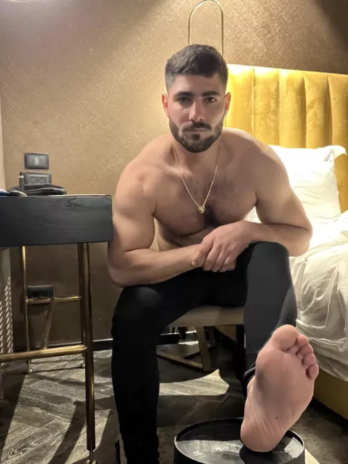 Come and obey your master 