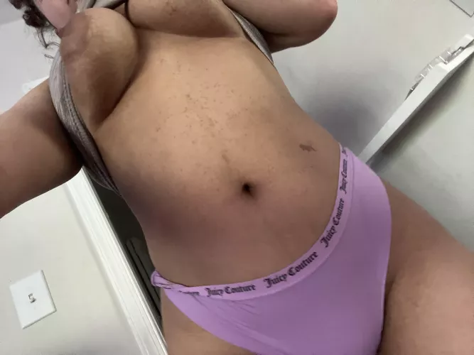 Do u like my tummy freckles 