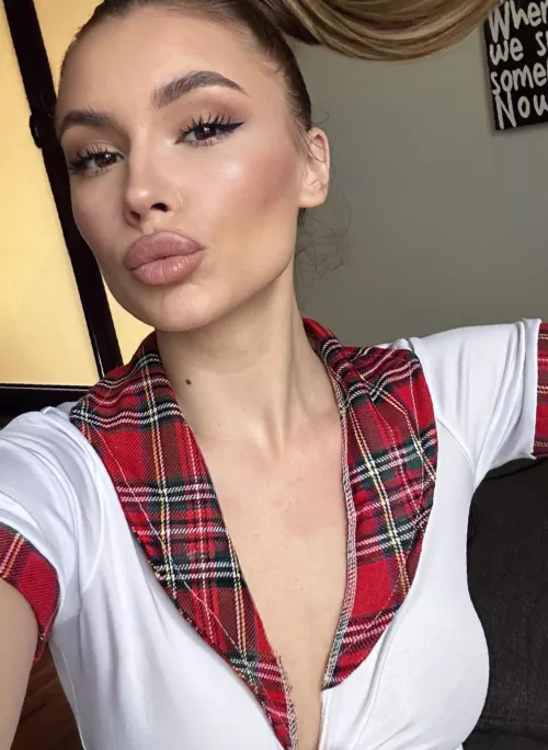 Do you like skin tight dresses? Perfect wife for u daddy