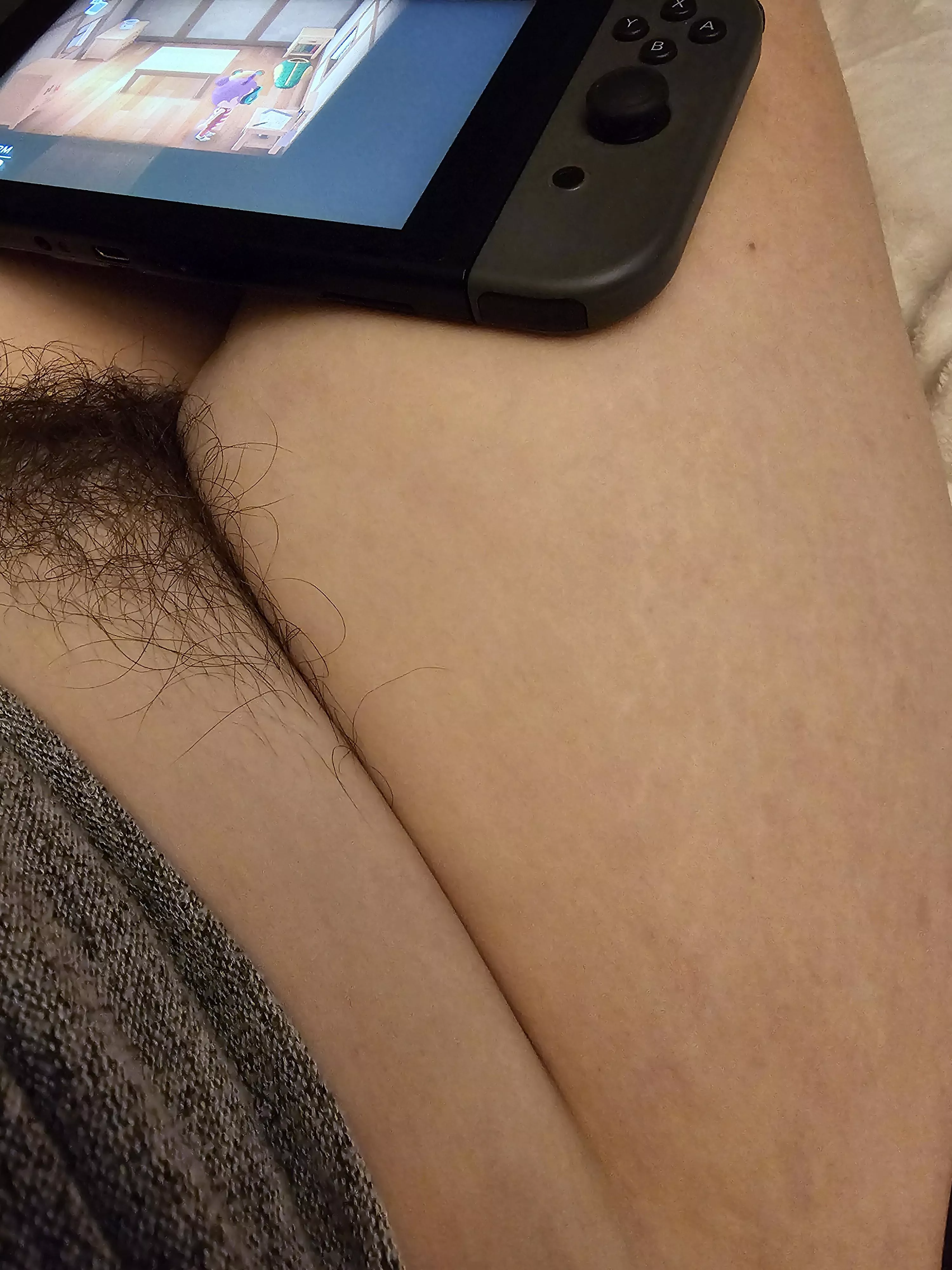 Eat my bushy pussy while I play animal crossing