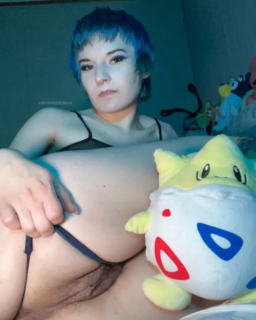 [F] Girls with a bed full of nerdy plushies have the best pussy