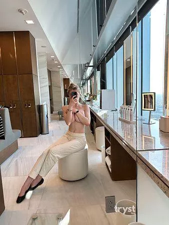 Frisky in the fitting room :)