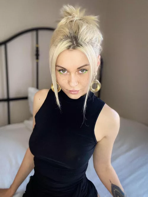 Fun fact: I love when guys stare at my boobs