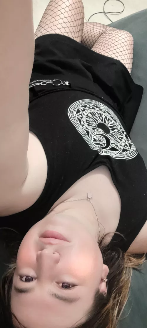 Hello! Wanna chill with me?