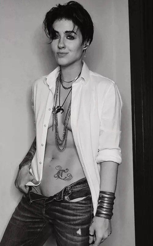 I actually go out to clubs with my pants undone 😜 