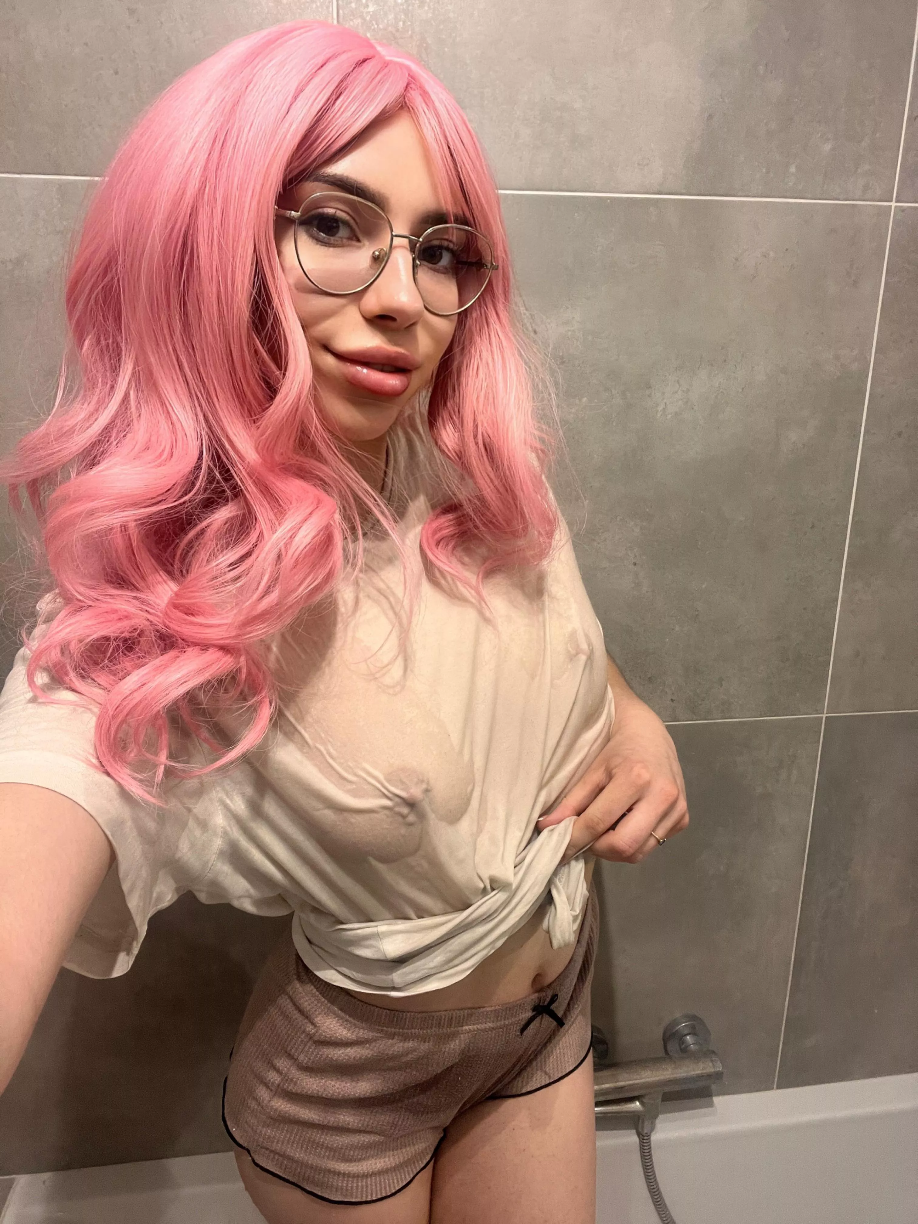 I feel so alone in the bathroom...