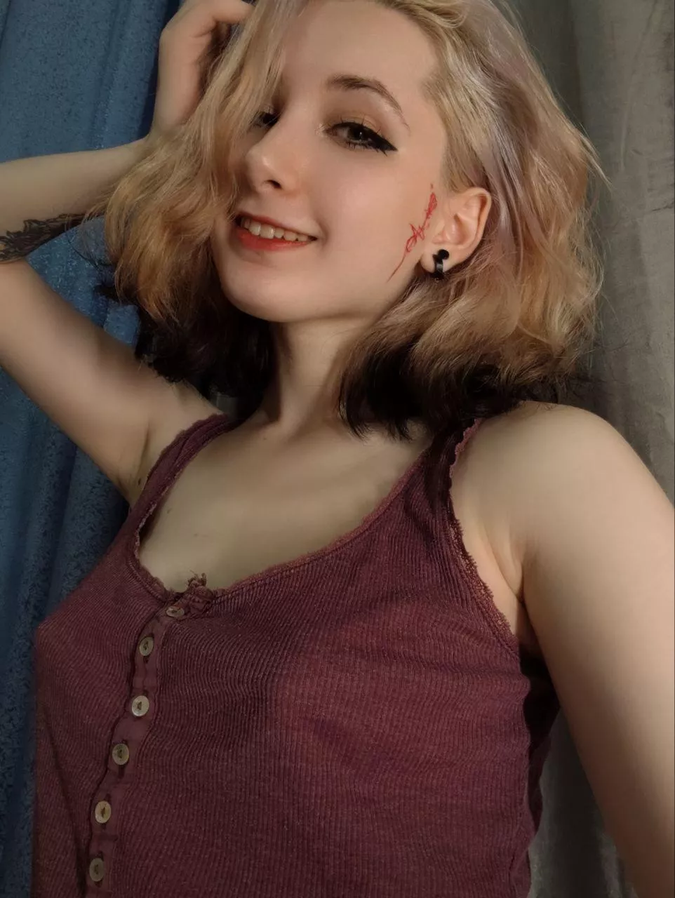 I found a formula for happiness, and it consists of being without bra ^)