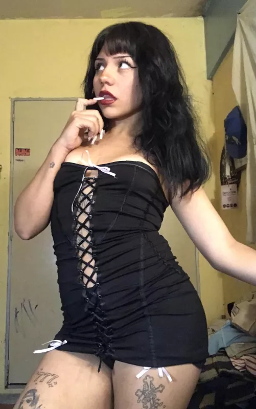 I need someone who will take off my tight dress... u get a kiss on the cheeks after