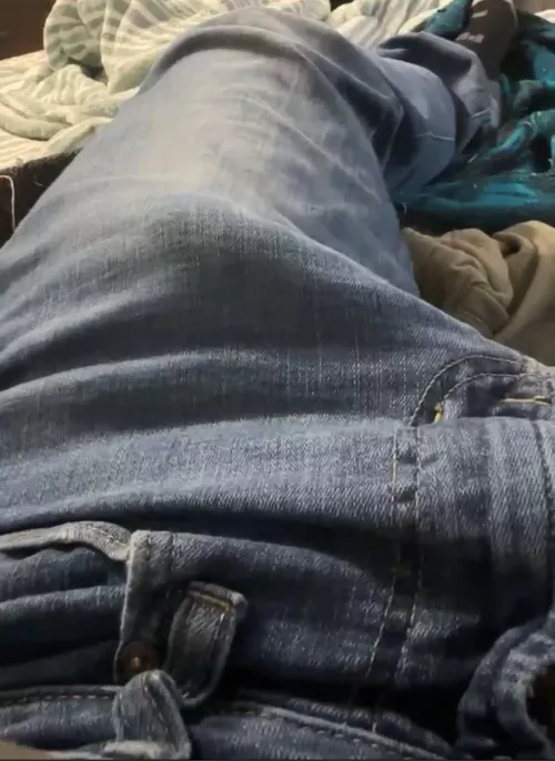 Jeans bulge