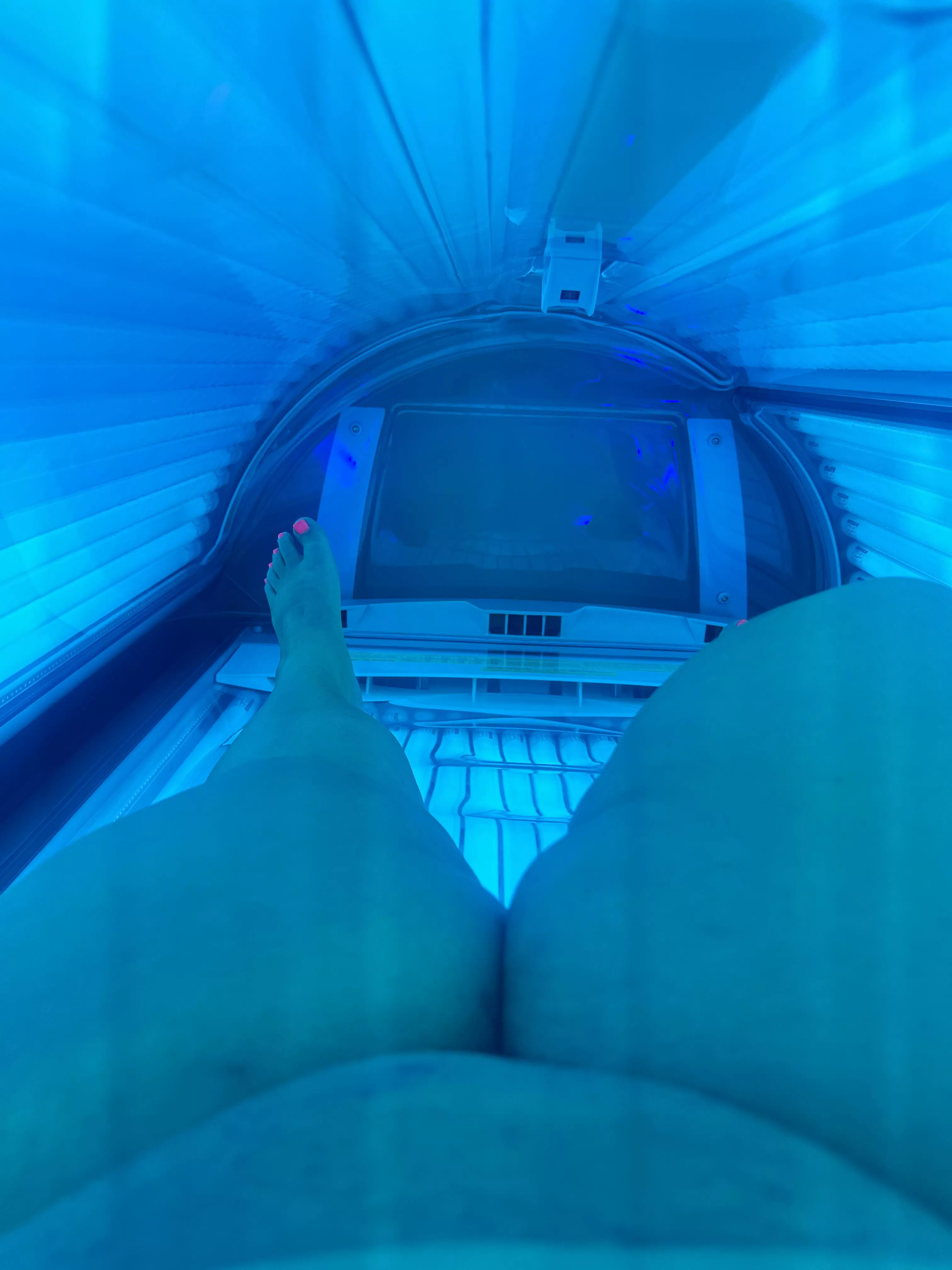 Little gloomy tan sesh☀️