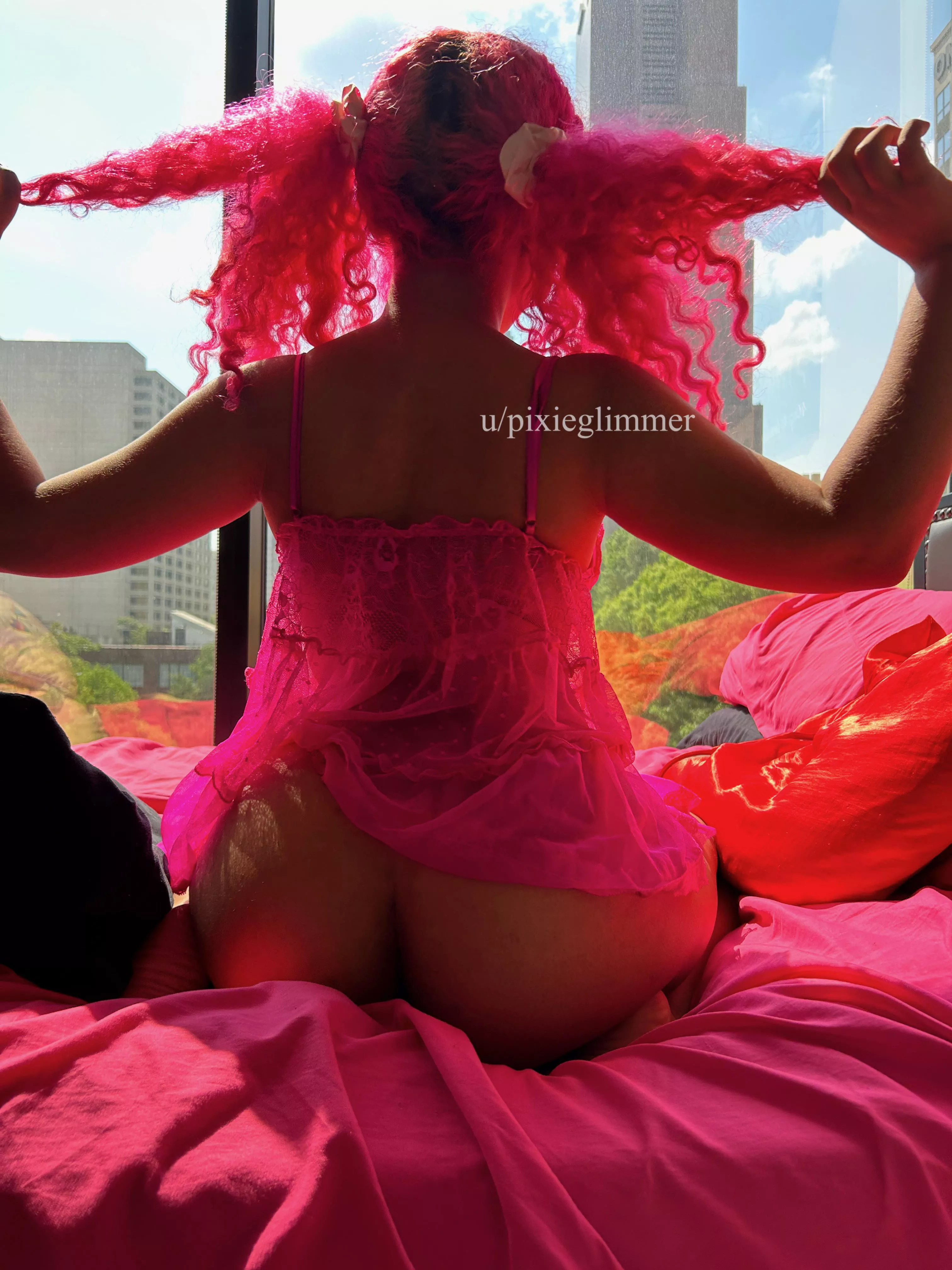 little pink fuckdoll 💞