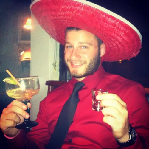 Making it as happy of a Monday as I can! 🍹