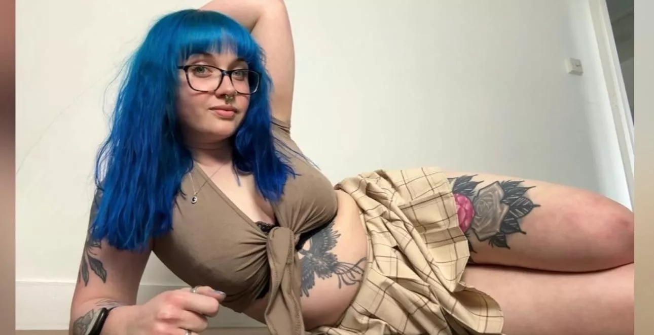 maybe i’ll look taller if i lay on my side? 😫